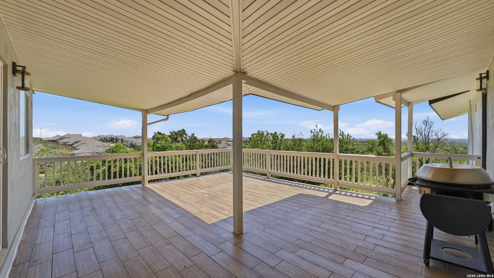 6715 E Queens Crown Street San Antonio TX 78233
