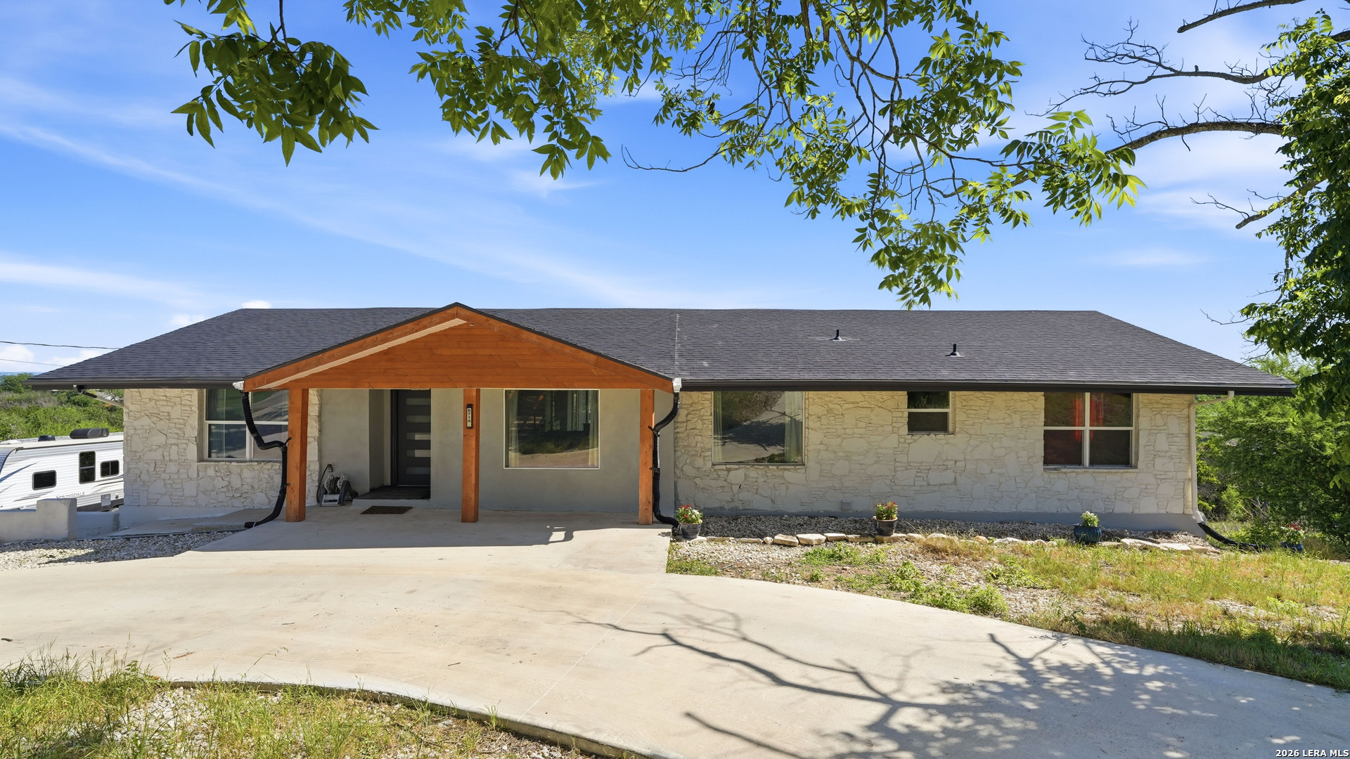 6715 E Queens Crown Street San Antonio TX 78233