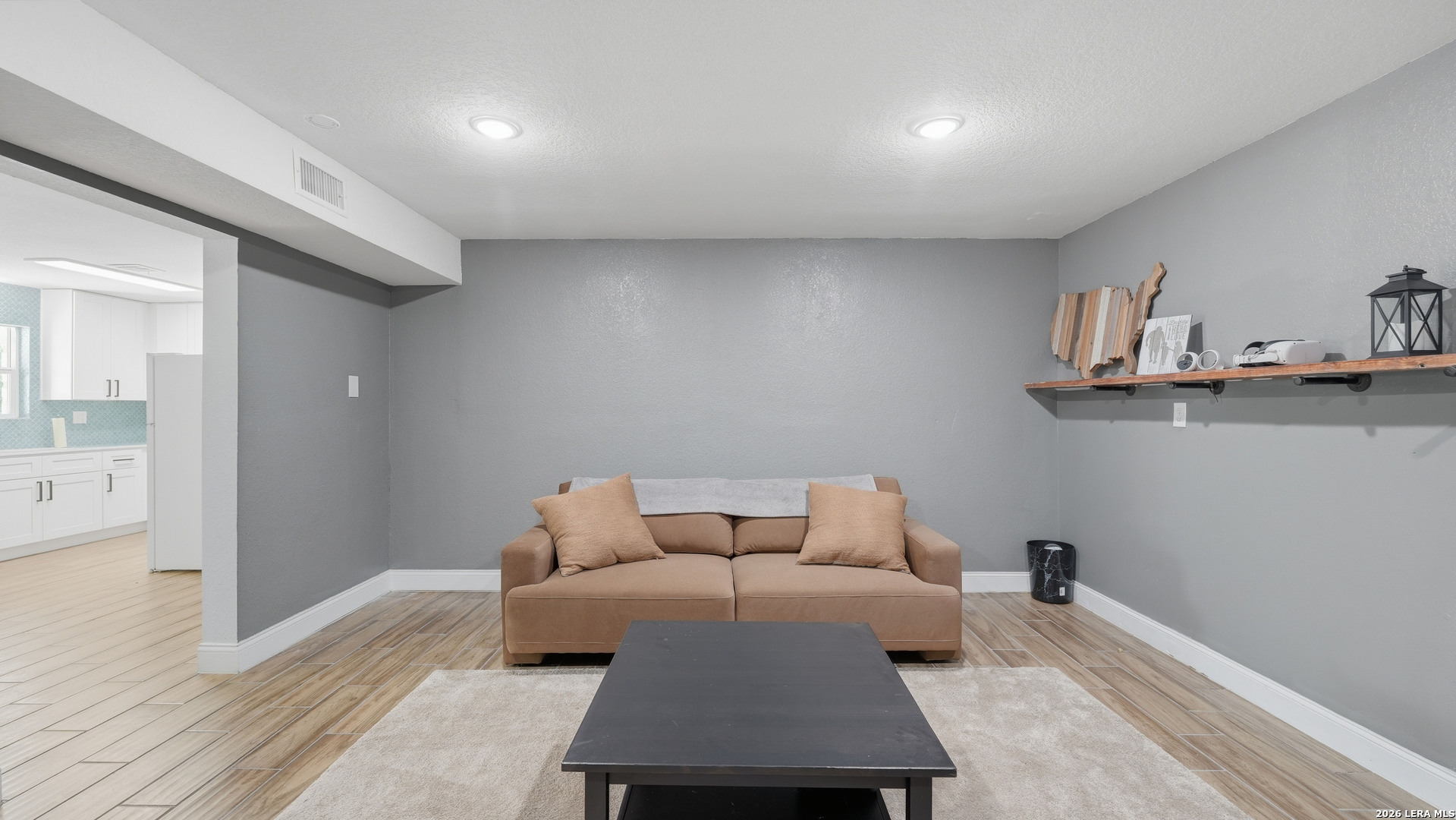 6715 E Queens Crown Street San Antonio TX 78233