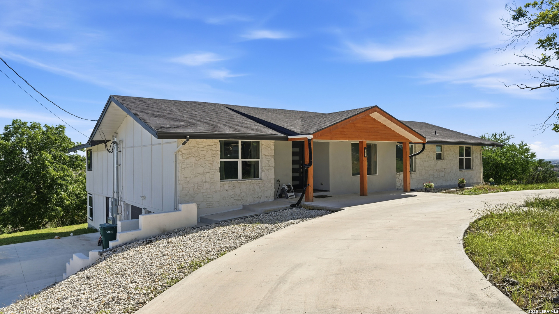 6715 E Queens Crown Street San Antonio TX 78233