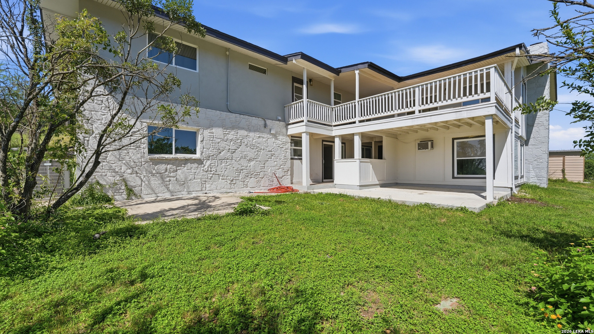 6715 E Queens Crown Street San Antonio TX 78233