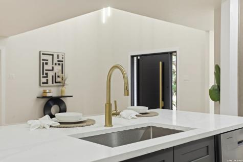 13707 Bluffmont San Antonio TX 78216