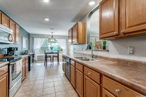 10 Rainy Avenue San Antonio TX 78240