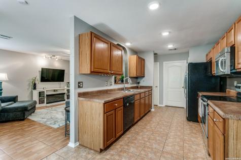 10 Rainy Avenue San Antonio TX 78240
