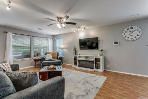 10 Rainy Avenue San Antonio TX 78240