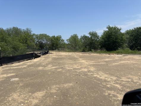 5353 Labus Elmendorf TX 78112