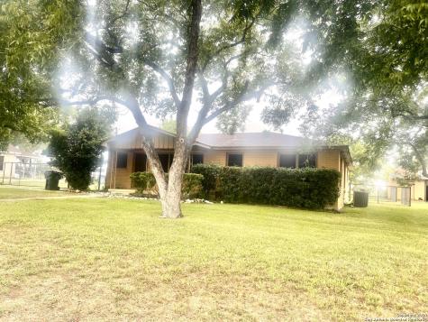 507 State Highway 123 N Stockdale TX 78160