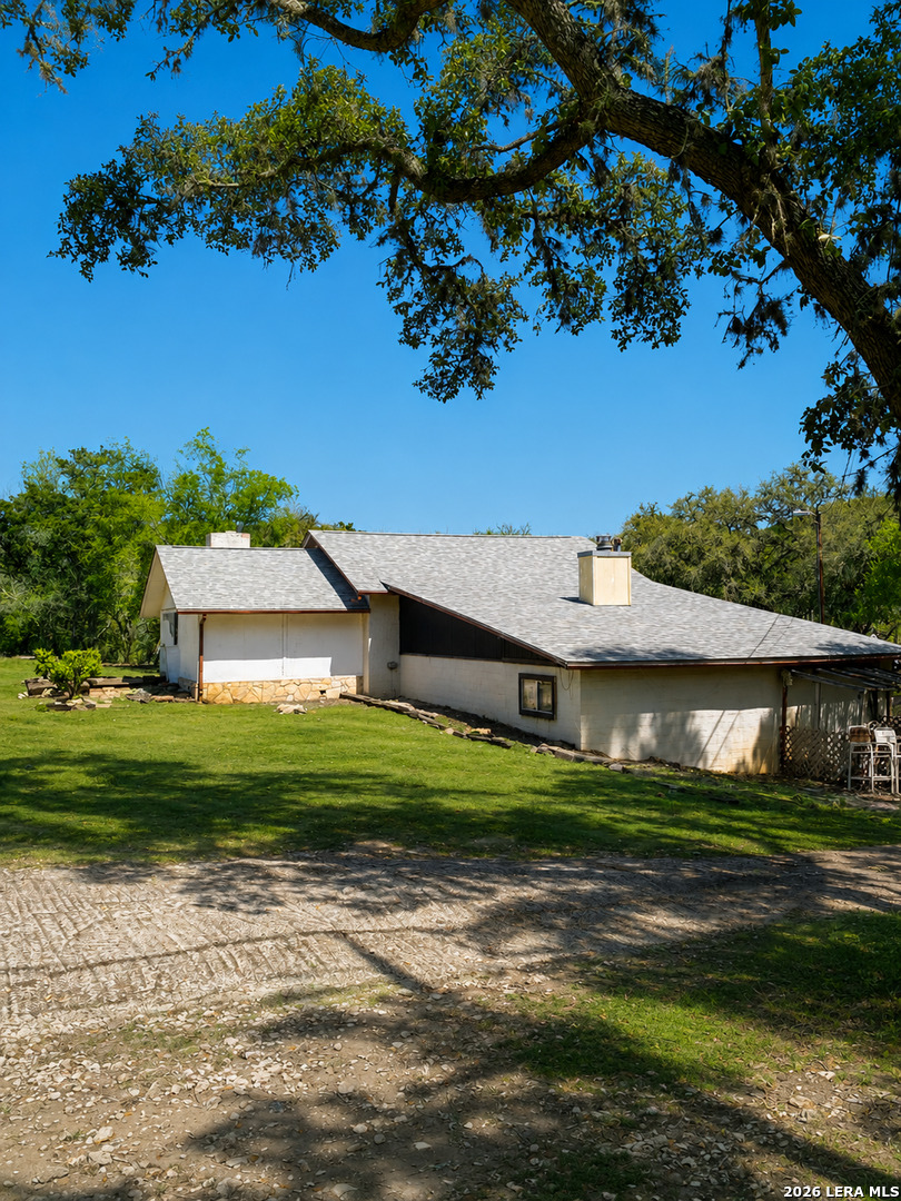 12433 Park Road 37 Lakehills TX 78063