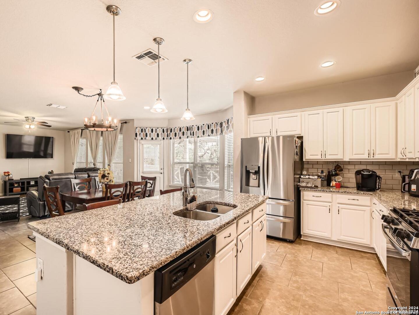 8938 Palmetto Park Converse TX 78109