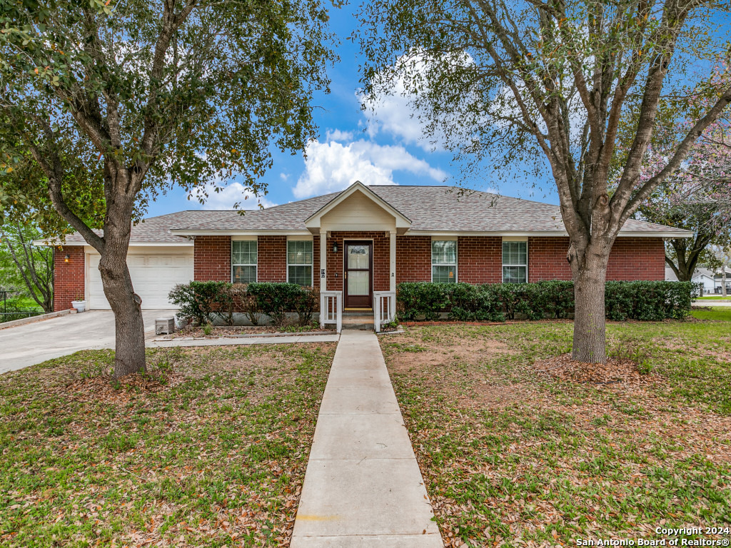 1402 F Street Floresville TX 78114