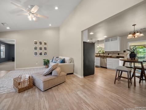 504 Oak Grove San Marcos TX 78666