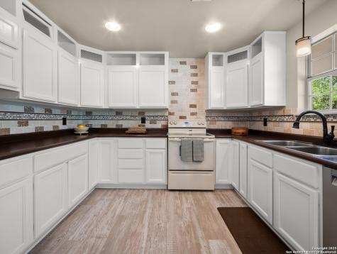 504 Oak Grove San Marcos TX 78666