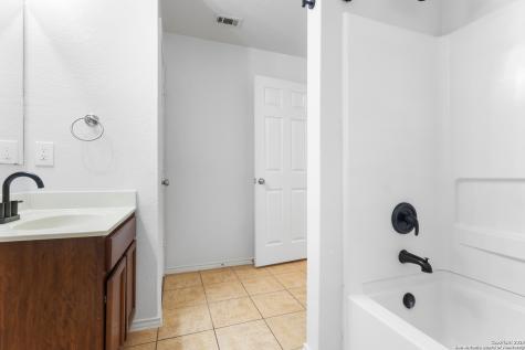 9418 Madison Creek Converse TX 78109