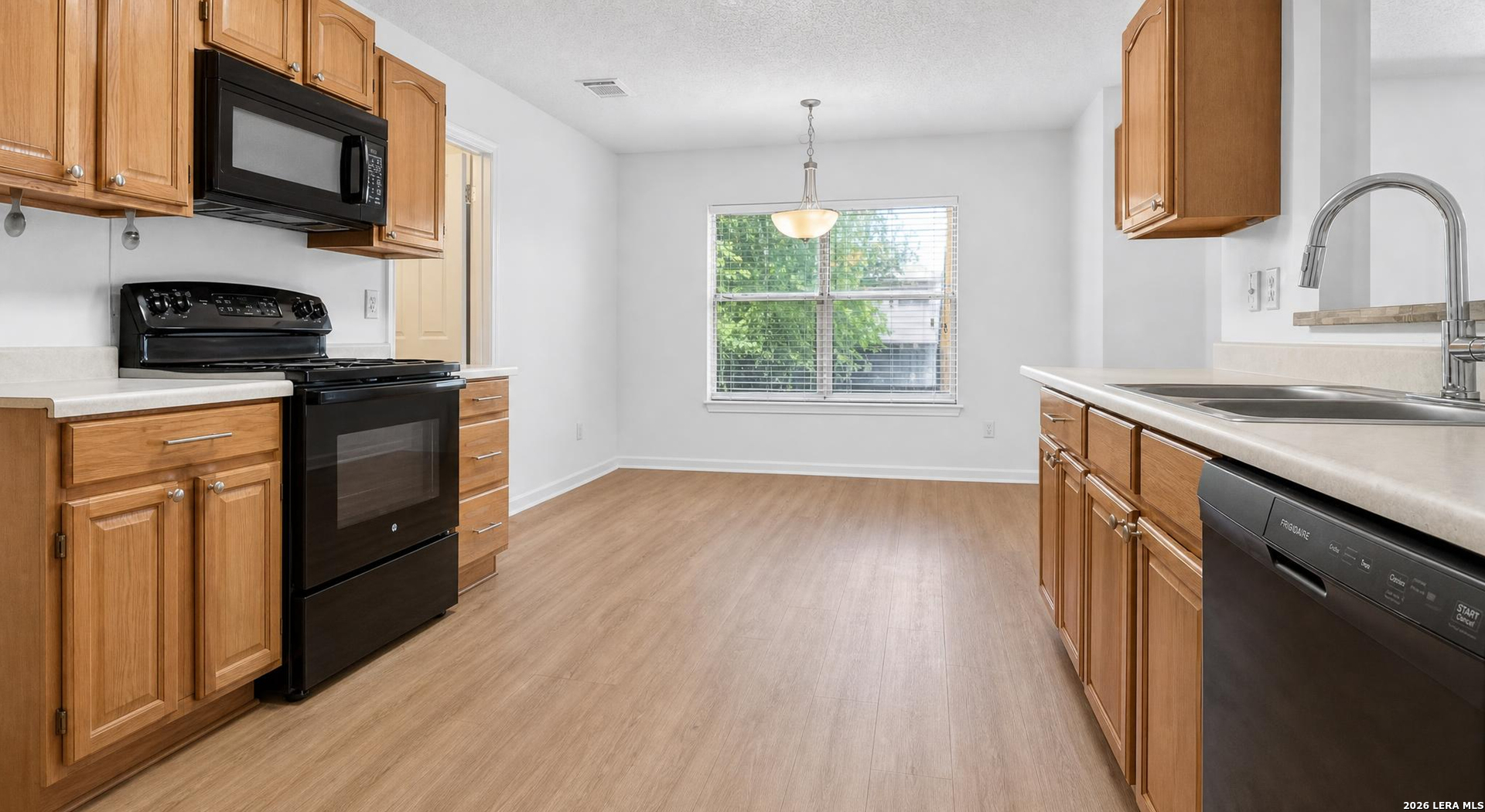 8022 Chestnut Clay Lane Converse TX 78109