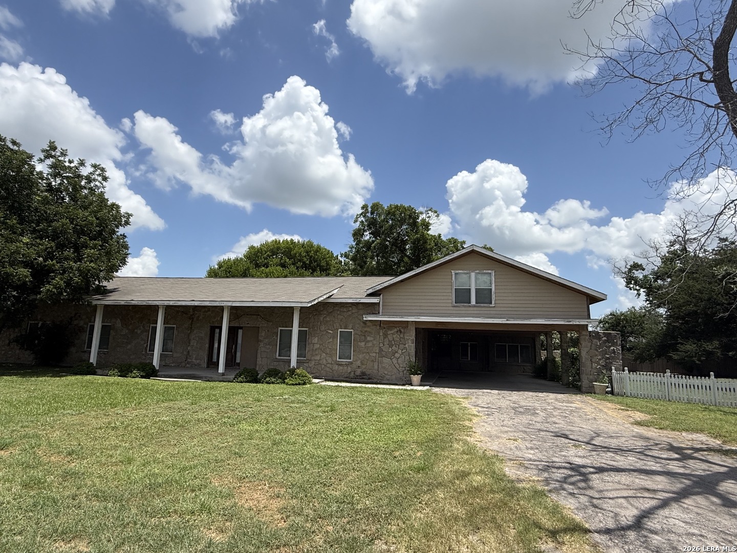100 Hazel Avenue Three Rivers TX 78071