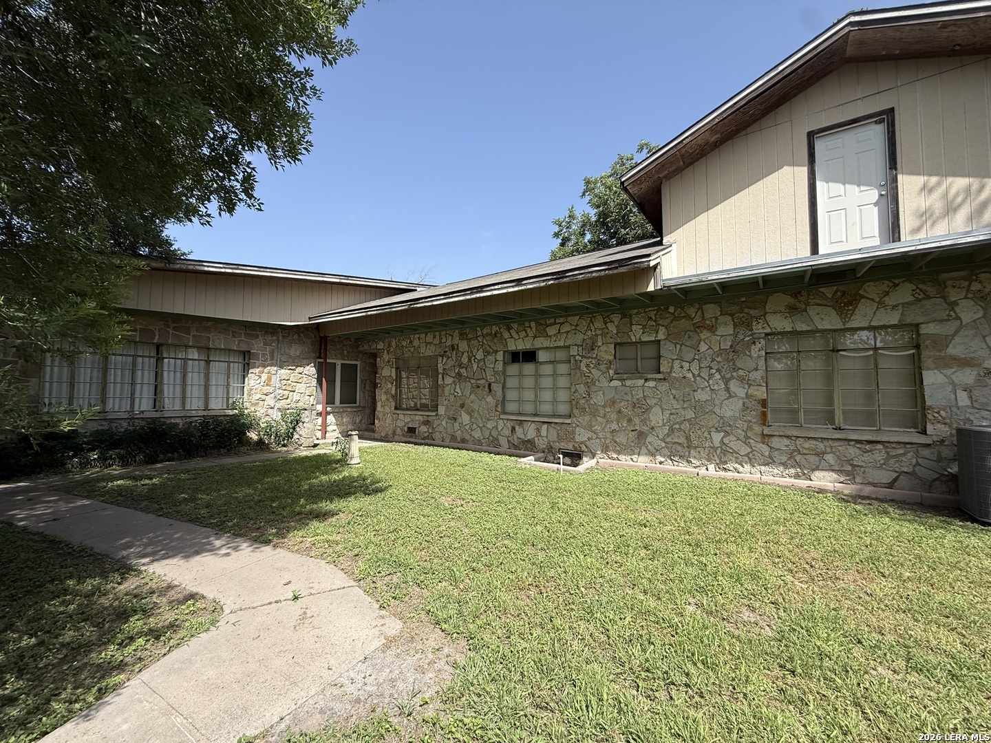 100 Hazel Avenue Three Rivers TX 78071