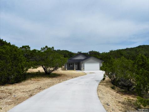 187 Deer Oaks Drive Lakehills TX 78063