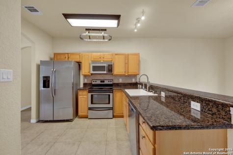 1060 Somerset Canyon Lake TX 78133