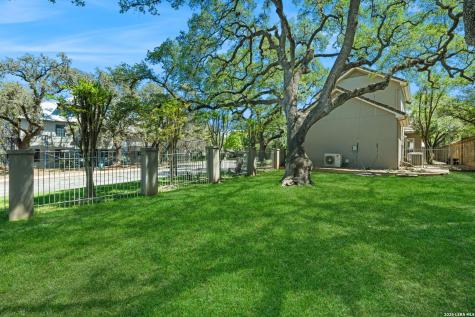106 Sleepy Elm San Antonio TX 78209