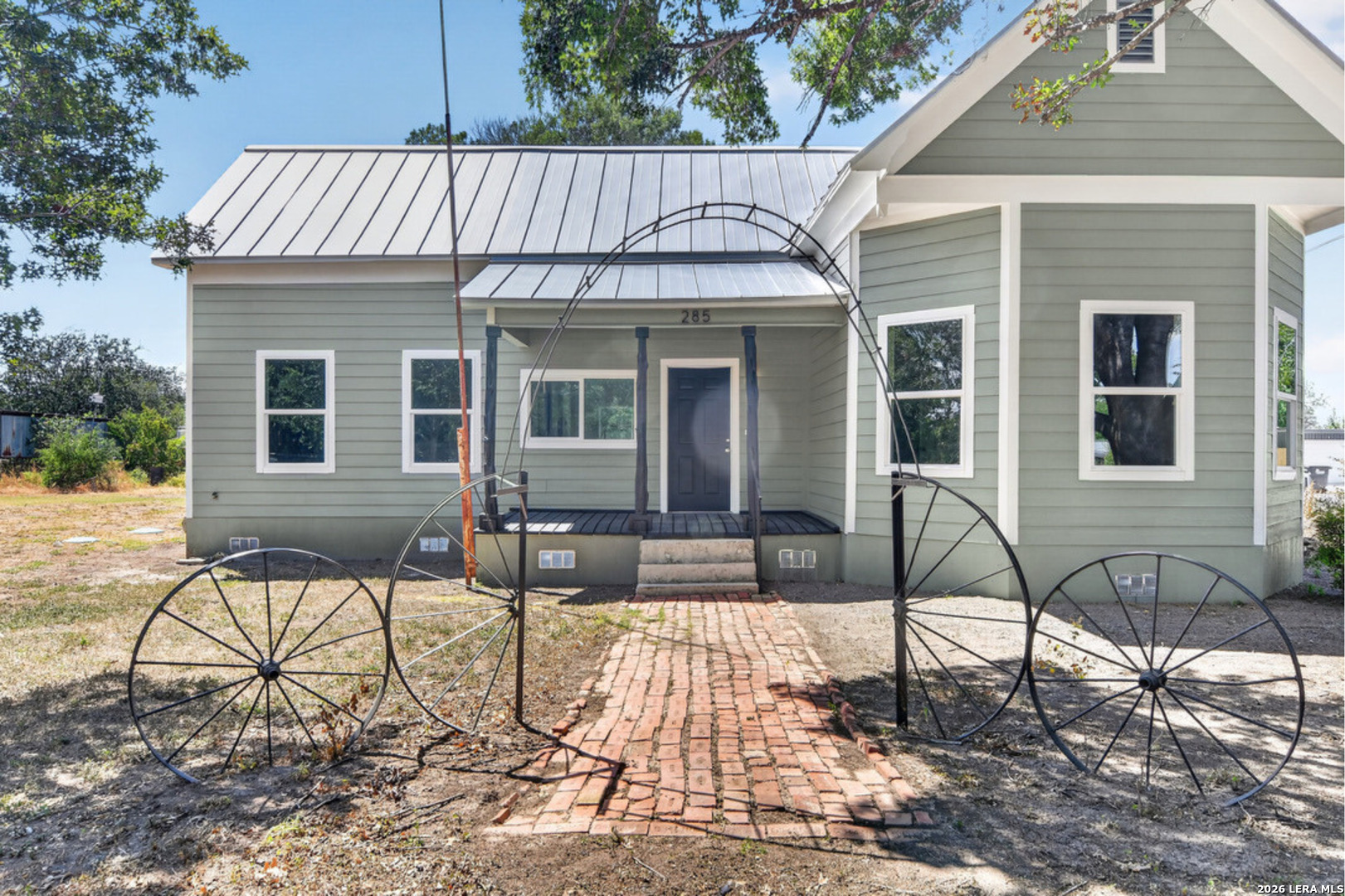 285 Avenue I Knippa TX 78870