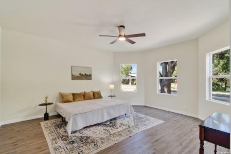 285 Avenue I Knippa TX 78870
