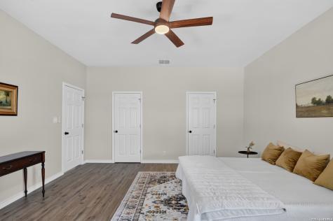 285 Avenue I Knippa TX 78870