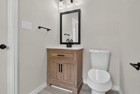 285 Avenue I Knippa TX 78870