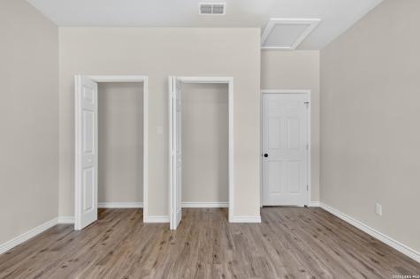 285 Avenue I Knippa TX 78870