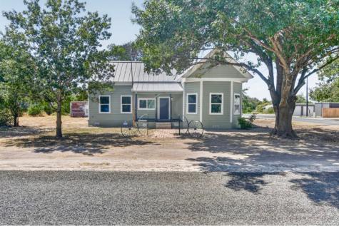 285 Avenue I Knippa TX 78870