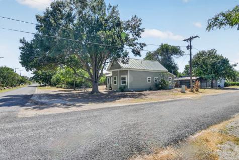 285 Avenue I Knippa TX 78870