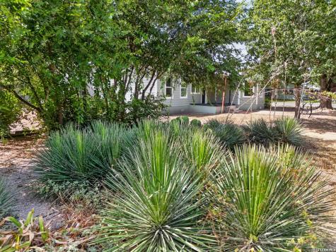 285 Avenue I Knippa TX 78870