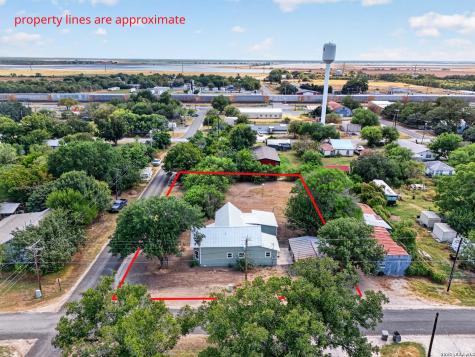 285 Avenue I Knippa TX 78870