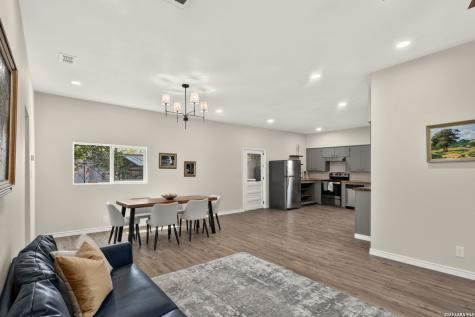 285 Avenue I Knippa TX 78870