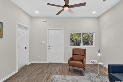 285 Avenue I Knippa TX 78870