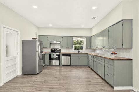 285 Avenue I Knippa TX 78870