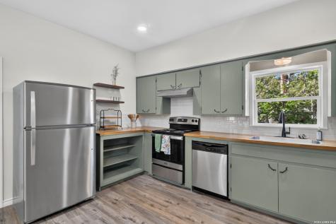 285 Avenue I Knippa TX 78870