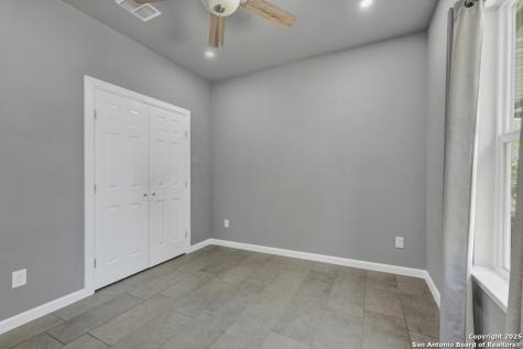 5170 Village Green San Antonio TX 78218