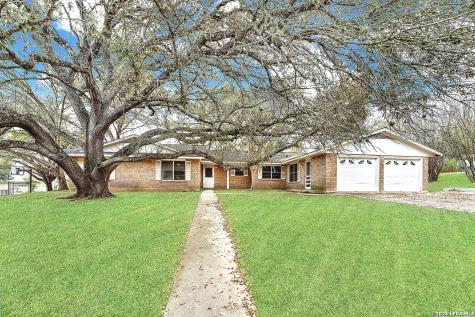 1709 Hickory Floresville TX 78114
