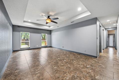 156 Woodlands Drive La Vernia TX 78121