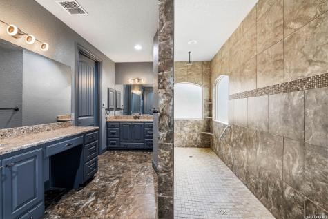 156 Woodlands Drive La Vernia TX 78121