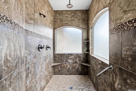 156 Woodlands Drive La Vernia TX 78121