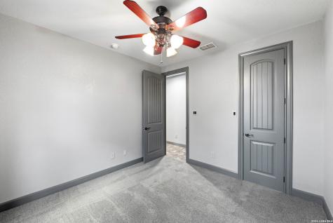 156 Woodlands Drive La Vernia TX 78121