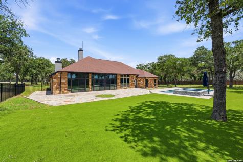 156 Woodlands Drive La Vernia TX 78121