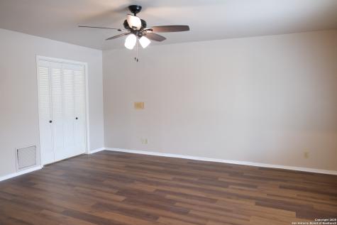 393 Fenwick Drive Windcrest TX 78239