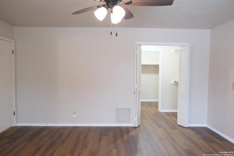 393 Fenwick Drive Windcrest TX 78239