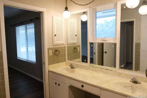 393 Fenwick Drive Windcrest TX 78239