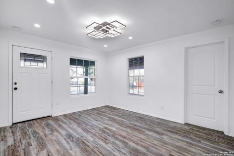 1112 Gladstone San Antonio TX 78225