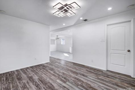1112 Gladstone San Antonio TX 78225
