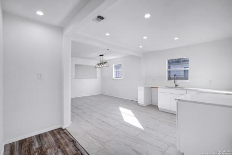 1112 Gladstone San Antonio TX 78225