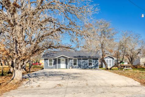 305 Creekview Drive Floresville TX 78114